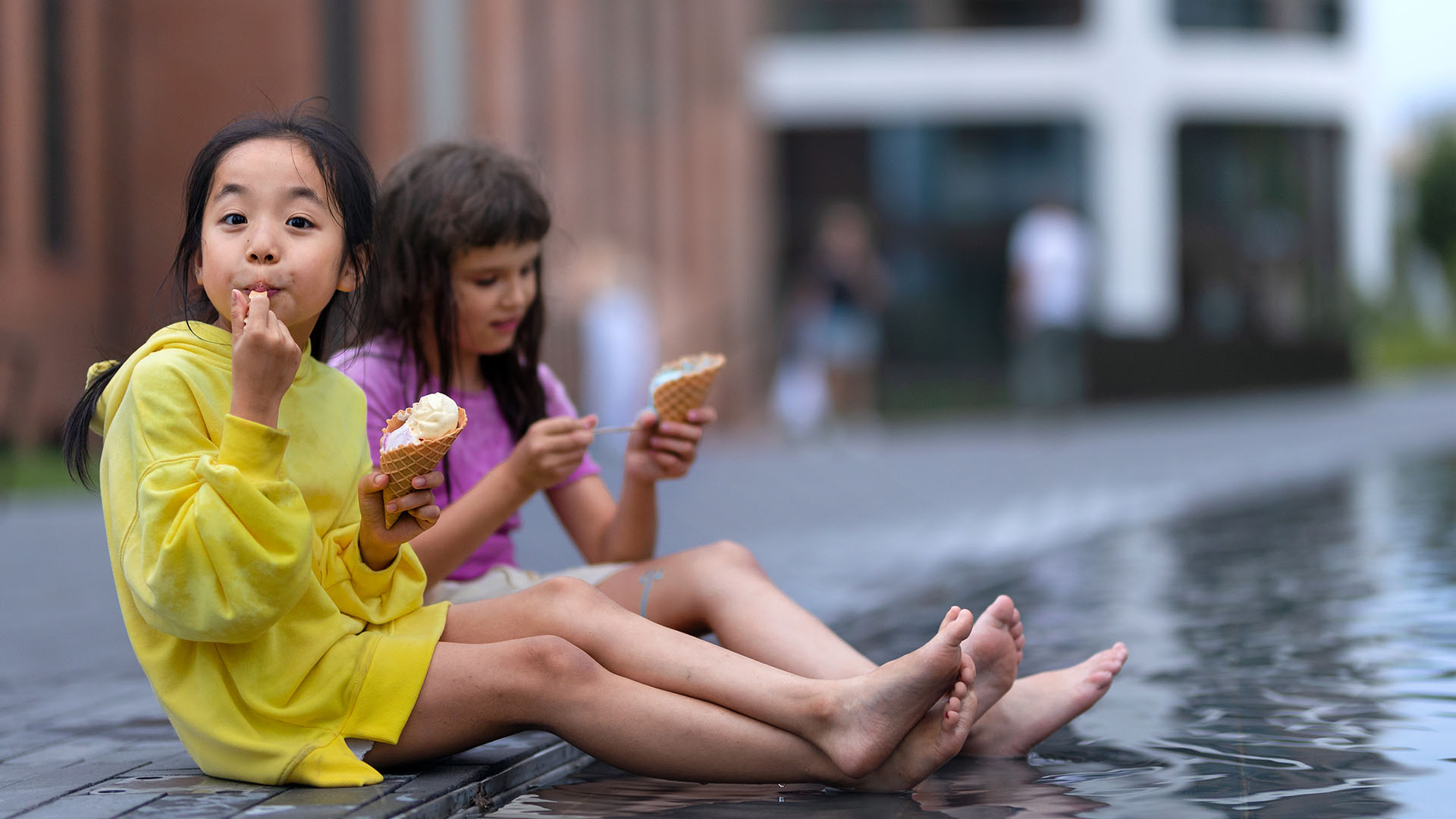 Eisbecher im Colosseum Eiscafé Hannover bei Regenwetter